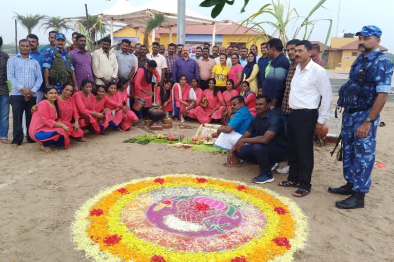 பொங்கல் கொண்டாடிய பாதுகாப்பு படை வீரர்கள்