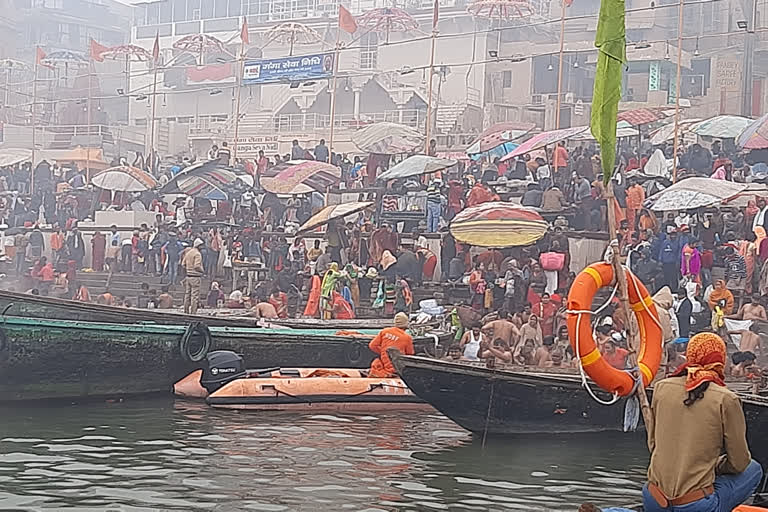 devotees-take-a-bath-in-river-ganges-on-the-occasion-of-makar-sankranti