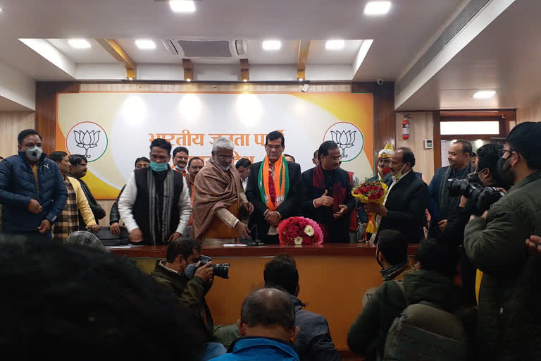 AK Sharma joins BJP