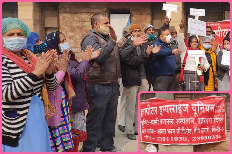 Corona warriors protest at Swami Dayanand Hospital in Delhi