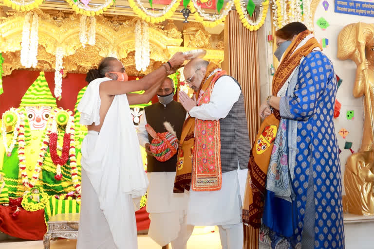 Uttarayan: Amit Shah offers prayers at temple in Ahmedabad