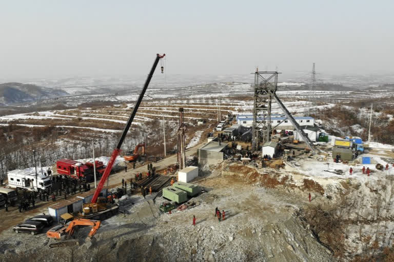 Managers detained as 22 trapped in China mine for 3rd day