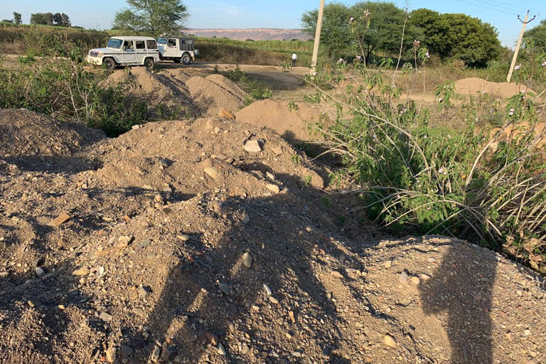 Chittorgarh police took action, illegal gravel stock, illegal gravel stock in Chittorgarh