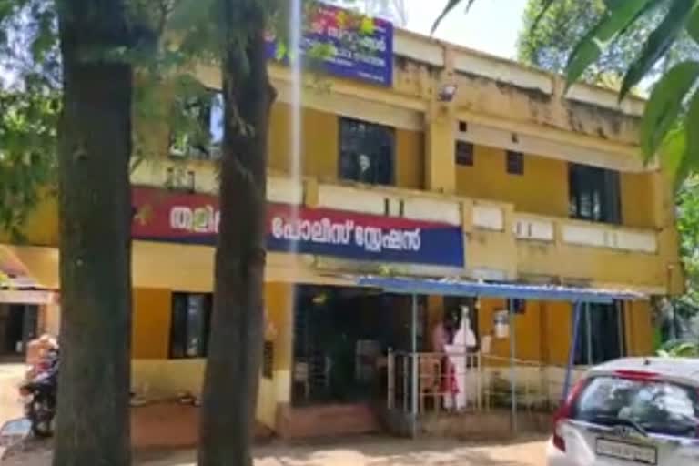 മോഷ്‌ടാക്കള്‍ സിസിടിവിയില്‍ വാര്‍ത്ത  സൂപ്പര്‍ മാര്‍ക്കറ്റ് മോഷണം വാര്‍ത്ത  thieves on cctv news  supermarket theft news