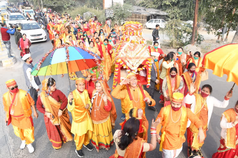 'कौथिग' शोभा यात्रा.