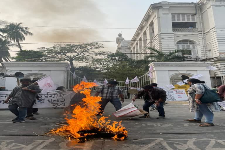 তখনও চলছে অবস্থান বিক্ষোভ