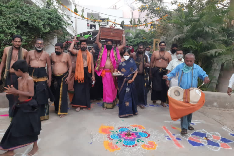 mla kalvakunta attends ayyappa swami makarajyothi celebrations in metpalli jagityal district