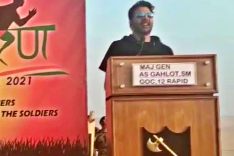 Akshay, Kriti flag off marathon in Jaisalmer