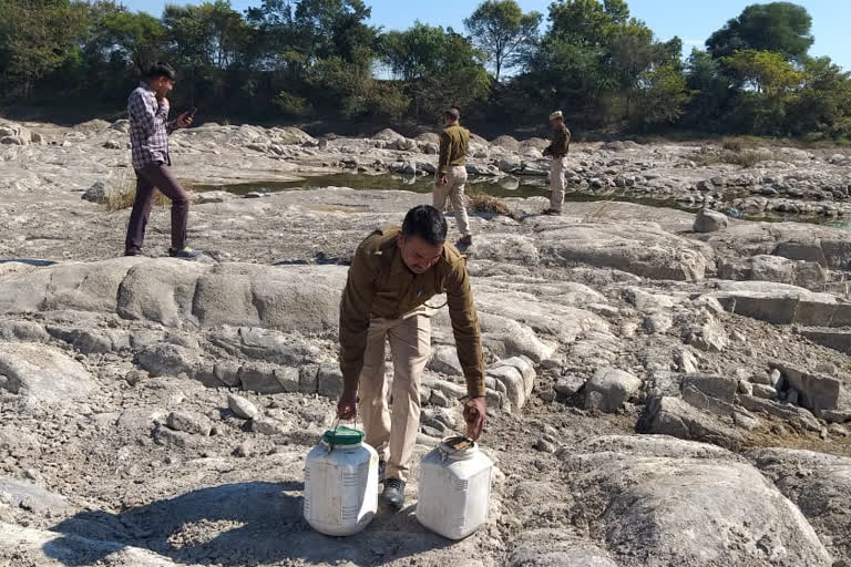 Handcuff liquor case chittorgarh, राजस्थान की ताजा हिंदी खबरें