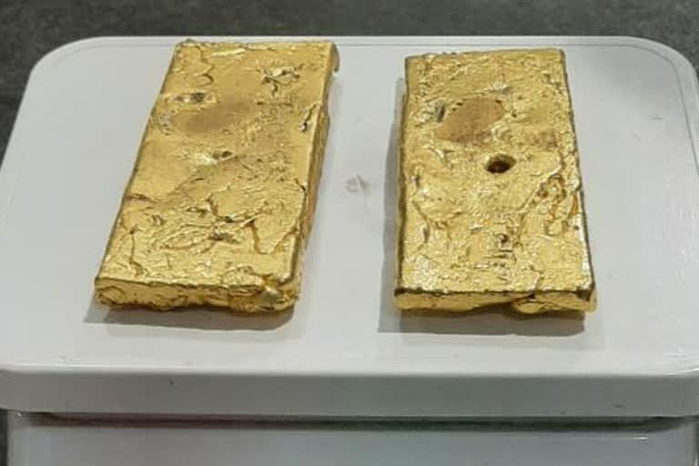 മംഗളൂരുവിൽ സ്വർണം പിടികൂടി  Gold worth Rs 1 crore seized  മംഗളൂരു രാജ്യാന്തര വിമാനത്താവളം  mangalore airport  gold smuggling