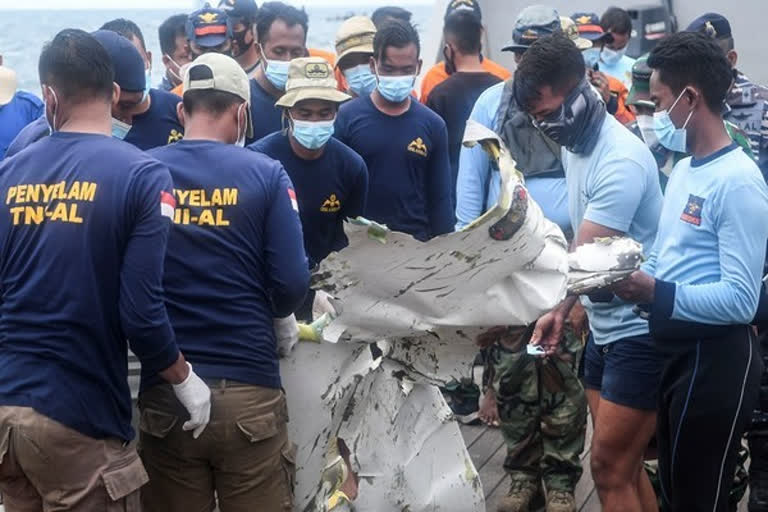 Indonesian authorities extend search for plane crash victims