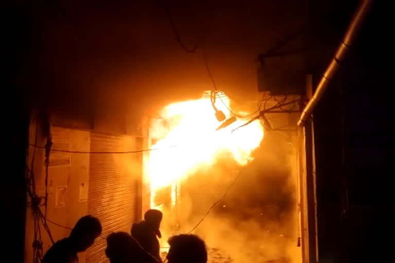 Terrible fire at a clothing store in Amroha