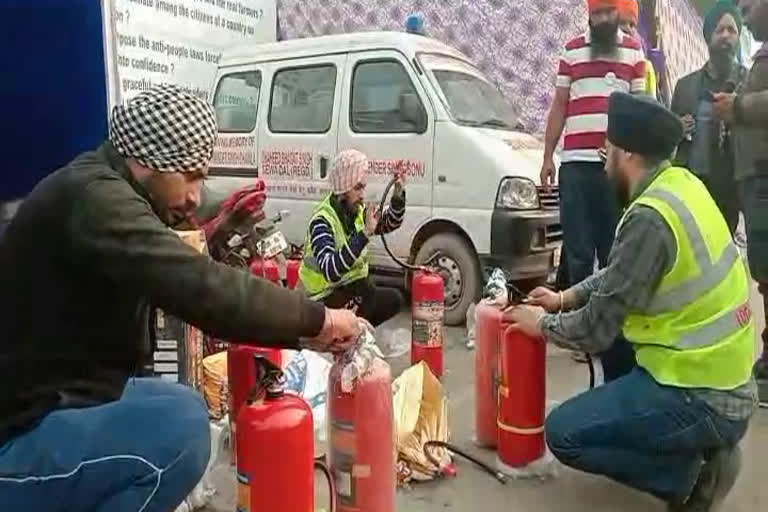 punjab-based-organization-sent-500-fire-extinguisher-cylinders-on-the-singhu-border