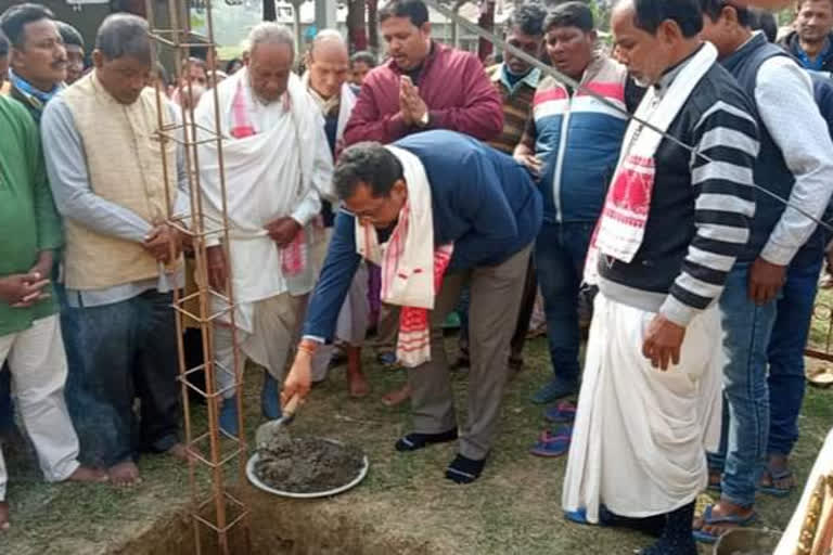 নগাৱঁৰ কুৰুৱাবাহী নামঘৰৰ আন্তঃগাঁঠনি উন্নয়নৰ কামৰ শুভাৰম্ভ বিধায়ক ৰূপক শৰ্মাৰ