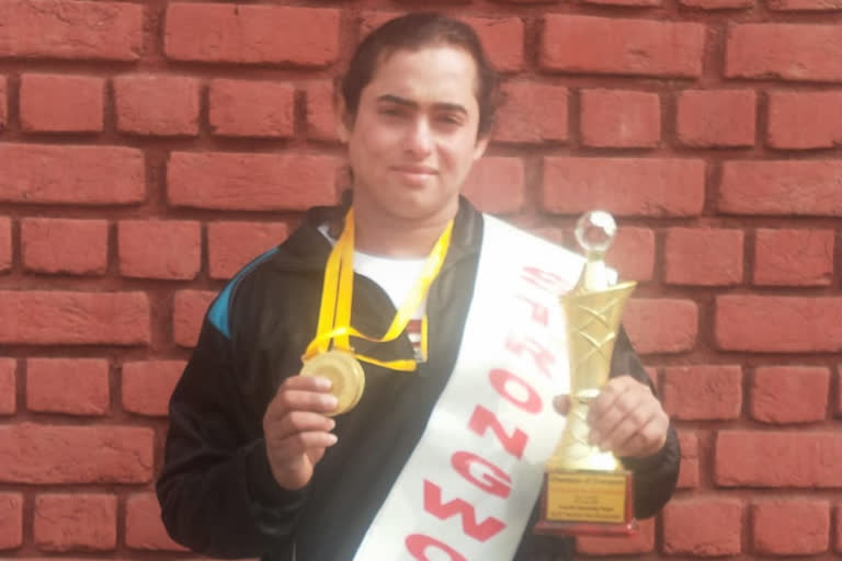 Manju won gold medal in power lifting