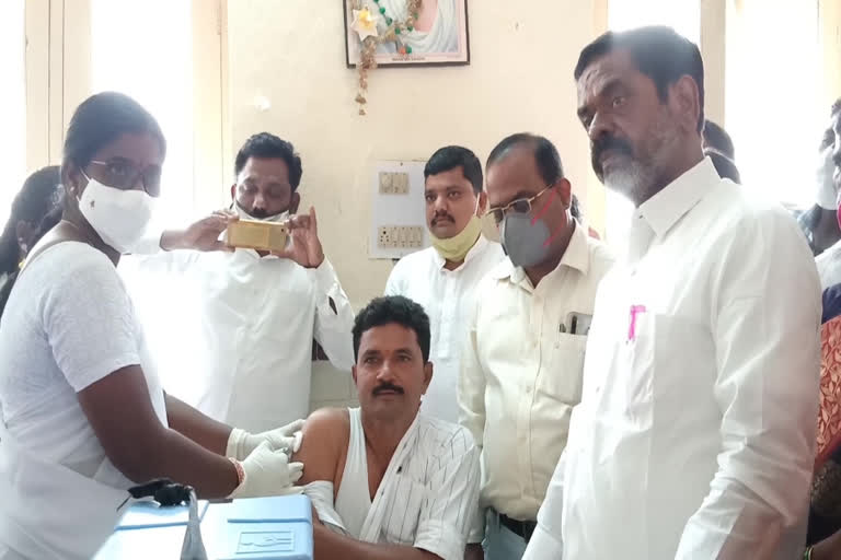 Vaccine distribution at Maktal Government Hospital started by mla ram mohan reddy  in narayanpet district