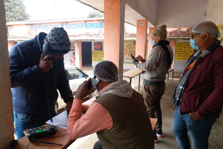 कोरोना टीका लेने के लिए फोन कर बुलाते स्वास्थ्यकर्मी