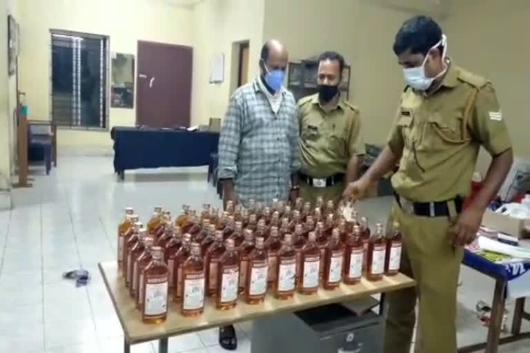 Illegal liquor seized in Thalipparamp  സ്‌കൂട്ടറിൽ കടത്തുകയായിരുന്ന അനധികൃത മദ്യം പിടിച്ചെടുത്തു  മാഹി മദ്യം പിടിച്ചെടുത്തു  വ്യജ മദ്യം  Illegal liquor seized in kannur