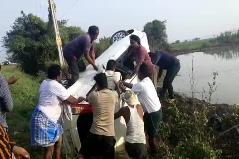 car overturned at piduguralla