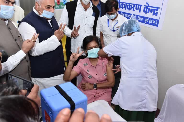 corona-first-vaccine-was-applied-following-the-guidelines-in-chhattisgarh