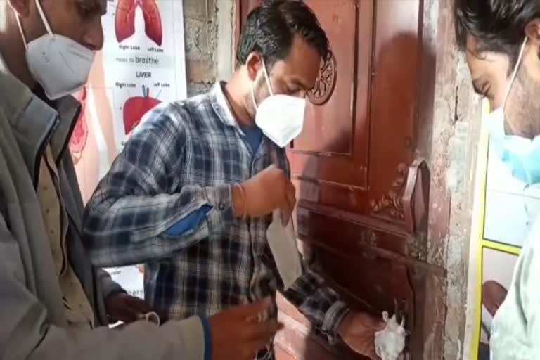 Police sealed doctor's clinic in Shajapur