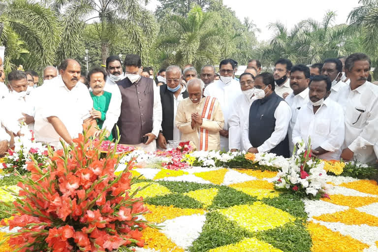 hp governor dathatreya said JaipalReddy is a top leader in politics