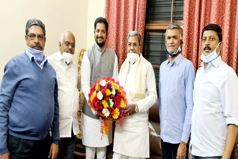 Sarath Bachegowda met Siddaramaiah