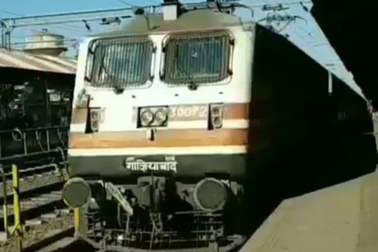 Mahamana Superfast Express