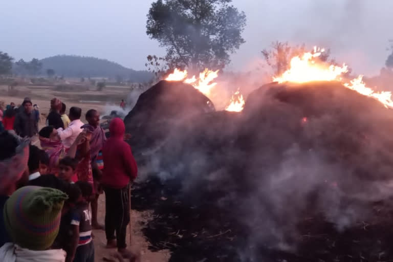 heaps of straw burnt to ashes due to fire in ranchi