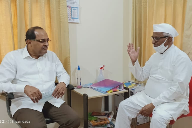 vikhe patil met senior social activist anna hazare