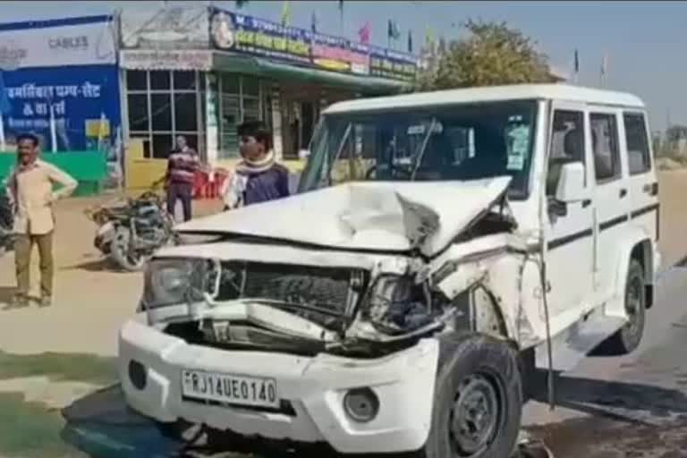 Jaisalmer pokaran latest hindi news, collision between army vehicle and Bolero