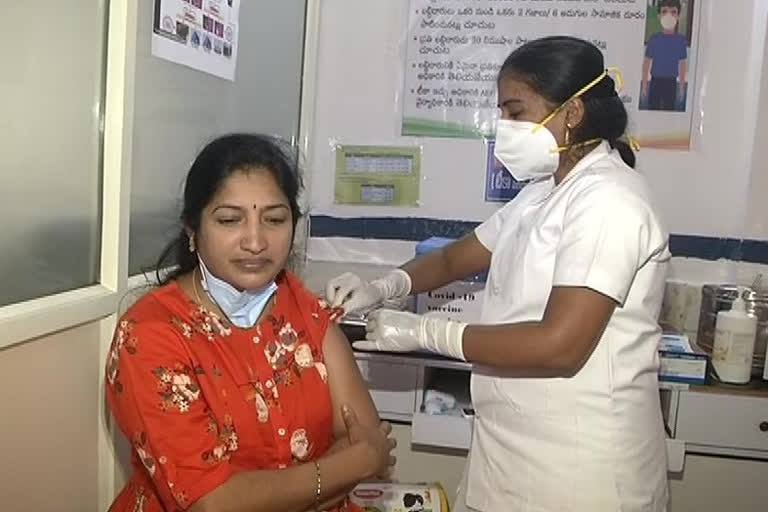 corona vaccination second day in visakha