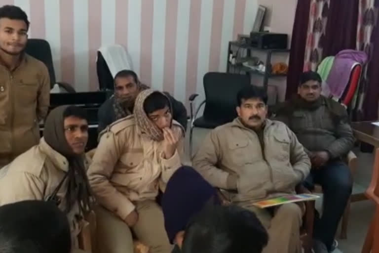 पुलिस कर रही आरोपियों की तलाश