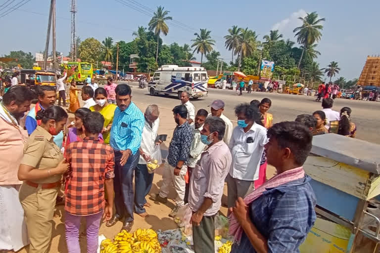 12 childrens who selling baloons in a fair  rescues