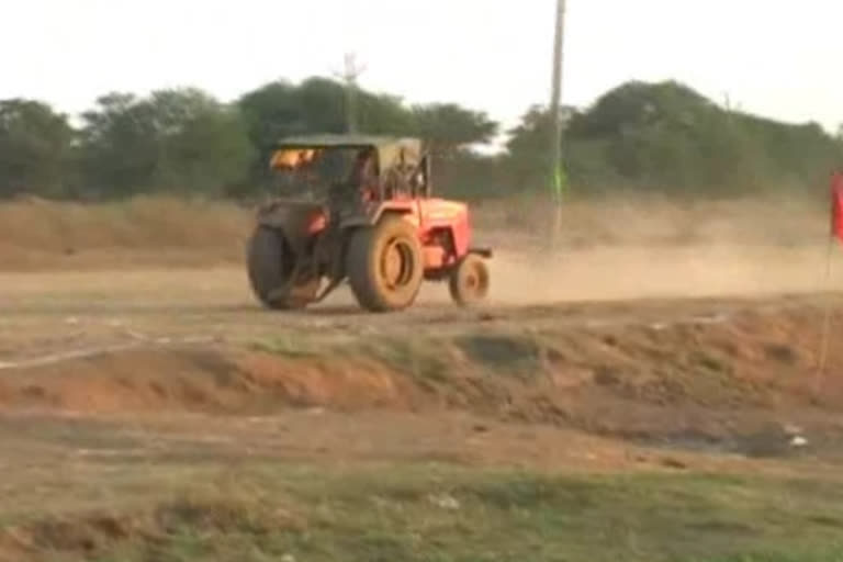 shankarpat of  tractor organise at dongargaon in bhandara