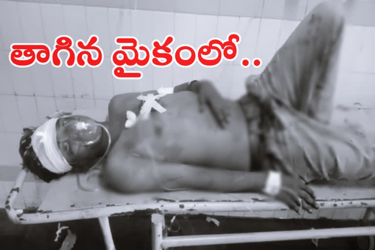 drunk people attacked with knife in hindupur