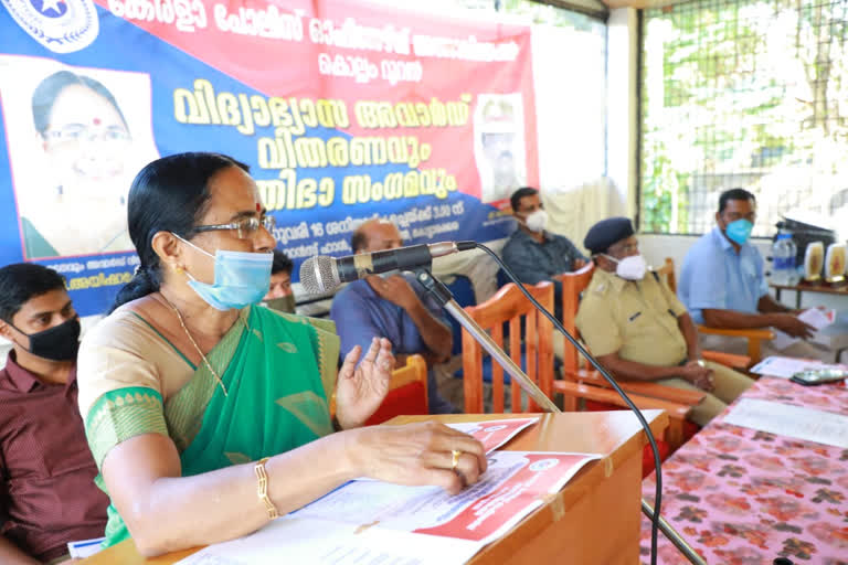 പ്രതിഭാ സംഗമവും വിദ്യാഭ്യാസ അവാർഡ് വിതരണവും  കേരള പോലീസ് ഓഫീസേഴ്സ് അസോസിയേഷൻ കൊല്ലം  കൊട്ടാരക്കര വനിതാ സെൽ കോൺഫ്രൻസ്  Kerala Police Officers Association The Education Award presented