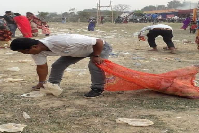 youngsters took up the task of cleaning Ganges in sahibganj