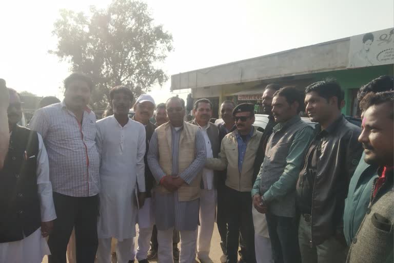 MLA reached Gunnaur