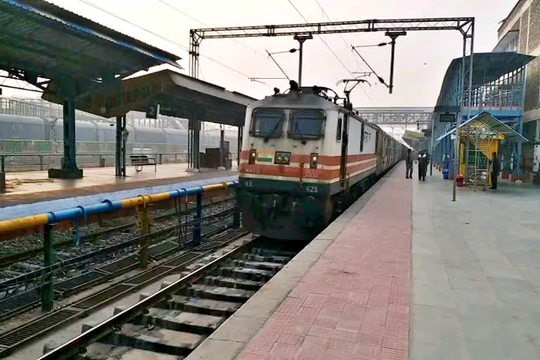 Delhi Udaipur Chetak Express, जयपुर उदयपुर स्पेशल इंटरसिटी, दिल्ली उदयपुर चेतक एक्सप्रेस, Jaipur Udaipur Special Intercity, नई इलेक्ट्रिक ट्रेन, New electric train, चित्तौड़गढ़ न्यूज