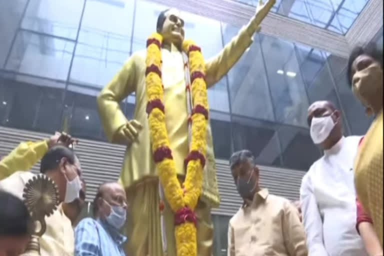 chandrababu participates in death anniversary ceremony of ntr at mangalgiri