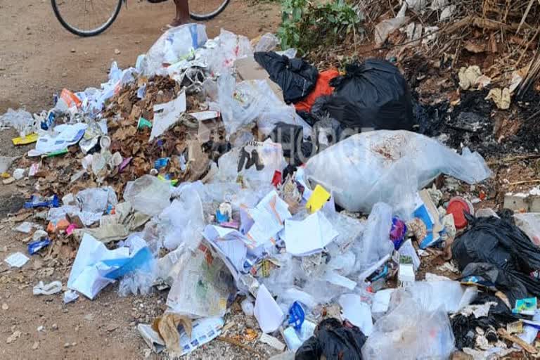 Penalties for shop owners who litter on the road in Mysore