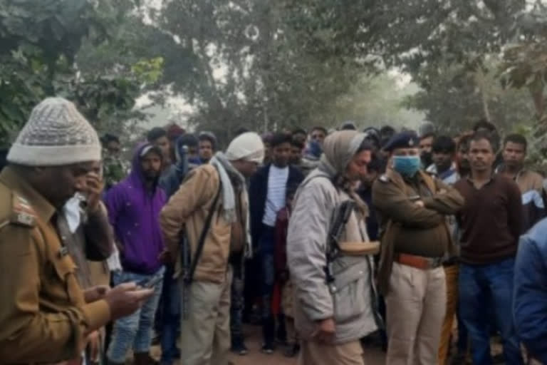 fight while playing cricket in Saran