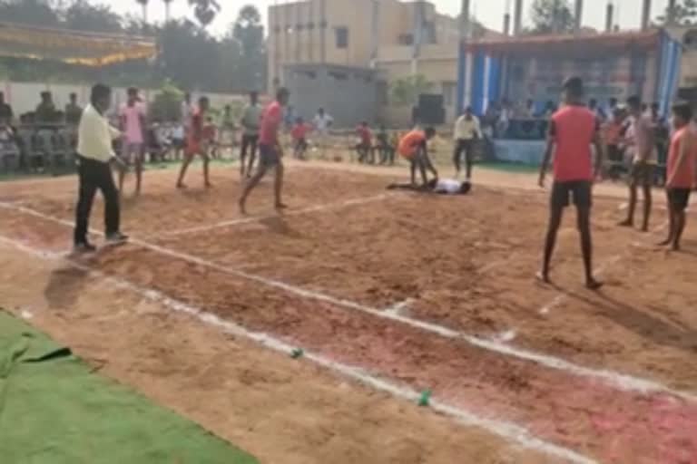 Kabaddi lover leaves his life in a competition at kadapa in AP  Kabaddi  andhra pradesh  kabbadi district level competition  കബഡി മത്സരത്തിനിടെ യുവാവ് കുഴഞ്ഞു വീണ് മരിച്ചു