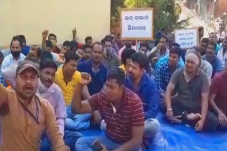 contractual electricians strike in nayagarh