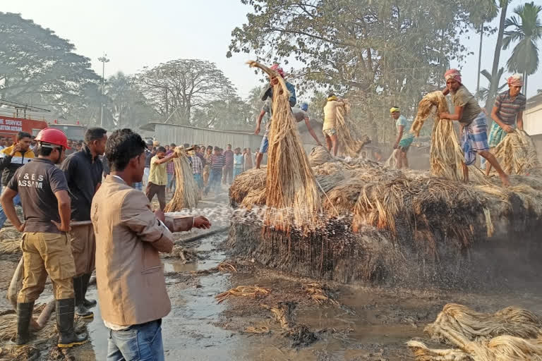 পূৱ বিলাসীপাৰা চাপৰৰ মুকলি নিলাম ঘৰত ভয়াবহ অগ্নি কাণ্ড