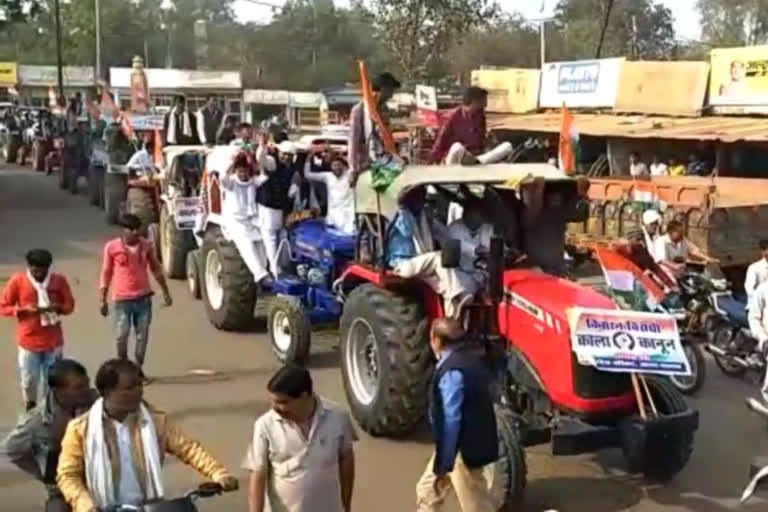 Congress holds tractor rally in Agar Malwa