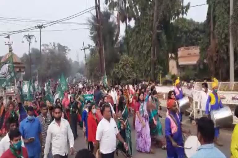 BJD Women wing congratulated CM Naveen pattanaik becoming the NO.1 cm in India