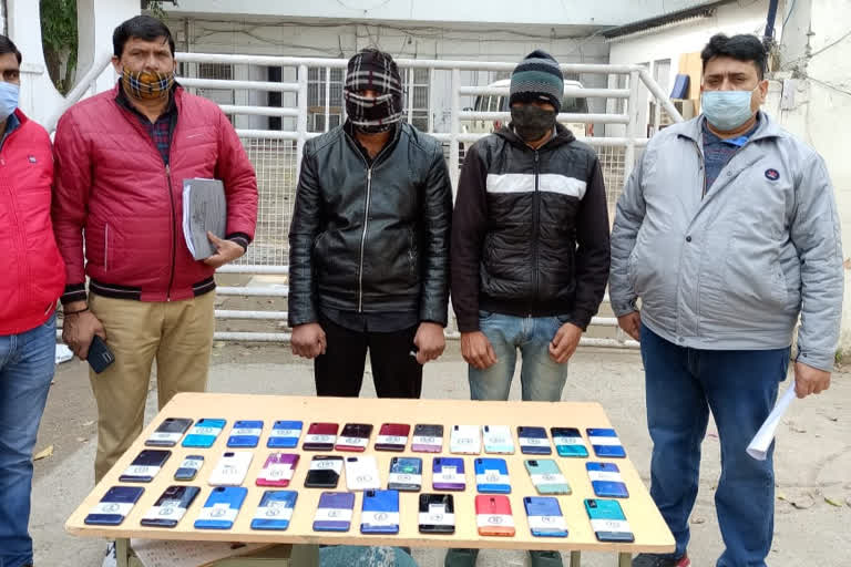 delhi police crime branch arrested two miscreants