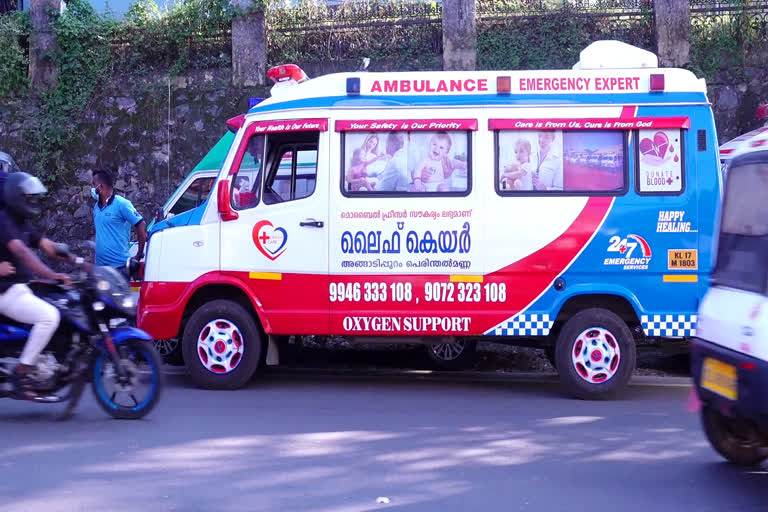 Ambulance drivers against Operation screen test  ഓപ്പറേഷൻ സ്ക്രീൻ പരിശോധനക്കെതിരെ ആംബുലൻസ് ഡ്രൈവർമാർ  Operation screen test by kerala motor vehicle department  കേരള മോട്ടോർ വാഹന വകുപ്പ് ആരംഭിച്ച ഓപ്പറേഷൻ സ്ക്രീൻ പരിശോധ